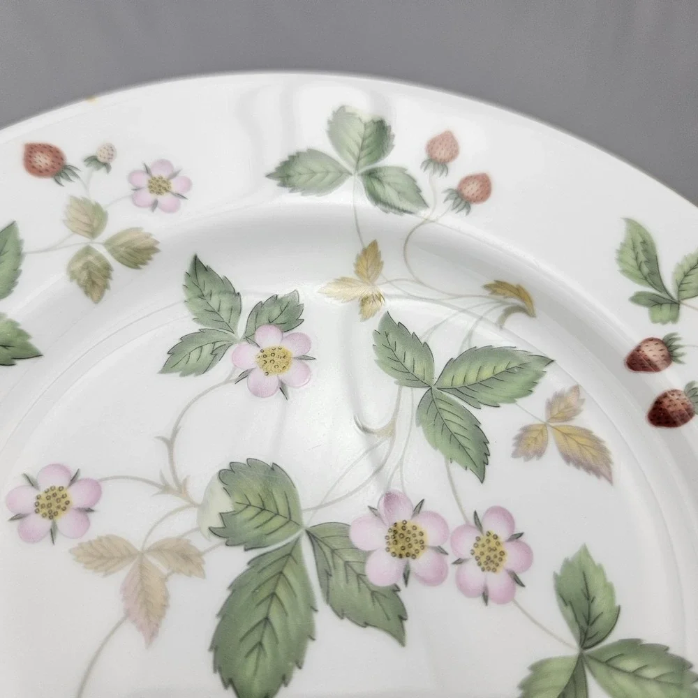Wedgwood Wild Strawberry Bread Butter Plate Gold Trim 6